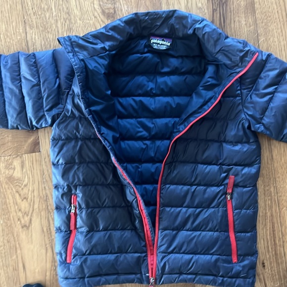 Patagonia kids size medium 10 puffer. Good condition. - Picture 4 of 5
